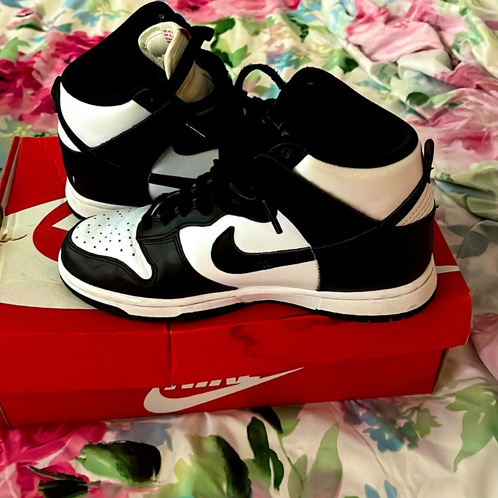 Nike panda dunks,size 8.5,black and white